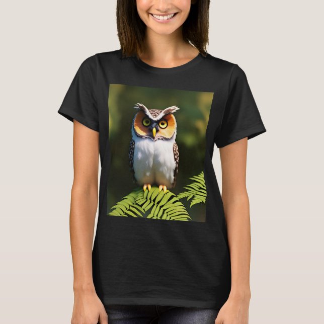 "Frieda the Screech Owl: A Nocturnal Beauty" T-Shirt (Vorderseite)