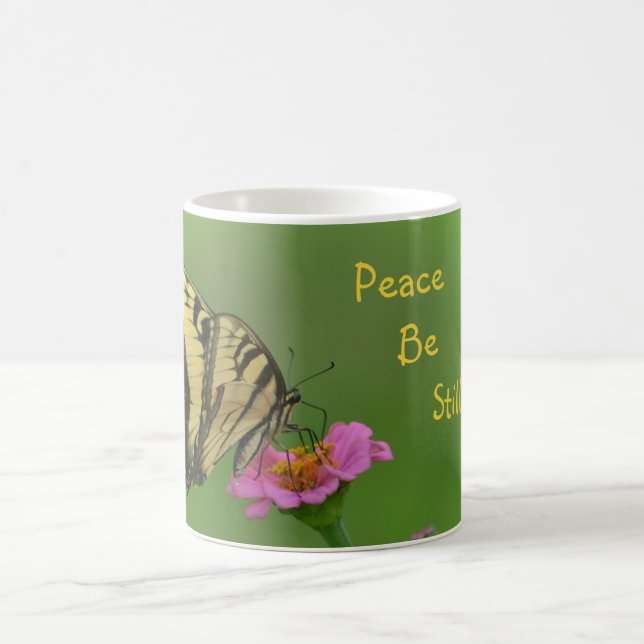 Friede sei immer noch Schmetterling Kaffeetasse (Mittel)