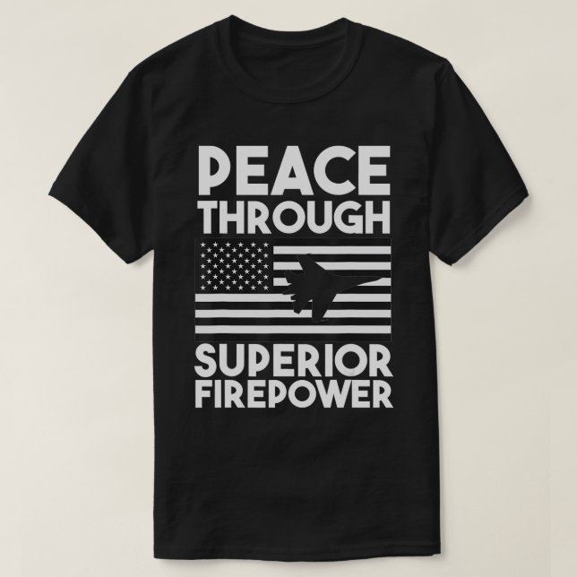 Frieden durch ein Vintages Feuerkraftflugzeug T-Shirt (Design vorne)
