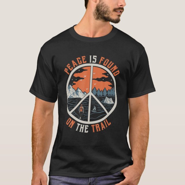 Frieden ist auf dem Weg T-Shirt (Vorderseite)