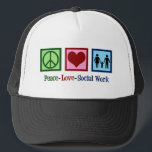 Frieden Liebe Sozialarbeit Truckerkappe<br><div class="desc">Frieden Liebe Sozialarbeit. Ein niedliches Geschenk für Sozialarbeiter mit einer Familie, die neben einem Friedenszeichen und Herz Händchen hält. Sozialdienstleistungen für einen Verwalter von Sozialdienstleistungen.</div>