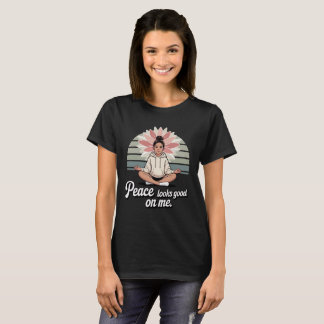 Frieden sieht gut an mir aus – Bestärkendes Yoga-T T-Shirt