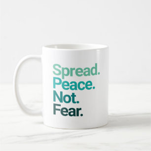 Frieden verbreiten statt grüne Typografie fürchten Kaffeetasse