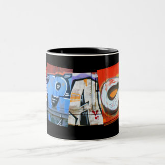 FRIEDENSgraffiti-Tasse Zweifarbige Tasse