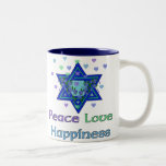 FriedensLiebe-Glück Zweifarbige Tasse<br><div class="desc">Herzen,  Davidsstern Und die Wörter "FriedensLiebe-Glück" sind- eine reizende Weise,  glückliches Chanukka zu sagen.</div>