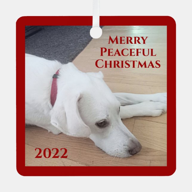 Friedlich White Dog Red Collar Weihnachten Ornament Aus Metall (Vorderseite)