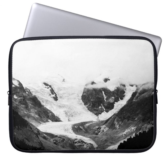 FRIEDLICHE BERGLANDSCHAFT LAPTOPSCHUTZHÜLLE (Vorderseite)