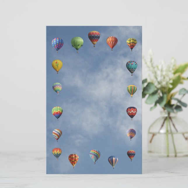 Friedliche Heißluftballons Border Blue Cloudy Sky Briefpapier (Stehend Vorderseite)