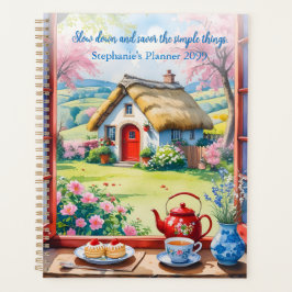 Friedliche Hütte mit Tee und Blume Planer