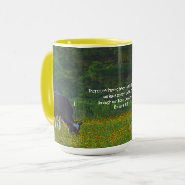 Friedliche Kühe Weiden in Wildblume Bibel Verse Tasse (Vorderseite Links)