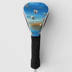 Friedliche Naturseelandschaft mit fliegendem Krani Golf Headcover