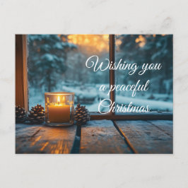 Friedliche Weihnachtsdekoration im Fenster Postkarte
