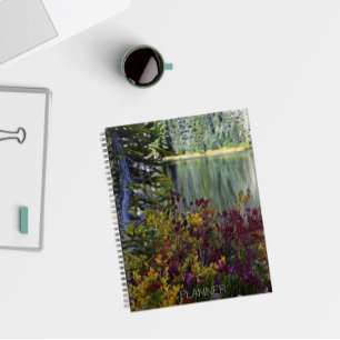 Friedlicher See Lebhafter Fall Farbe Landschaft Planer