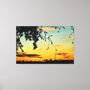 Friedlicher Sonnenuntergang über der Landschaft Leinwanddruck