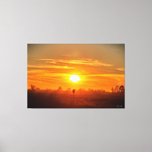 Friedlicher Sonnenuntergang über offenen Feldern Leinwanddruck