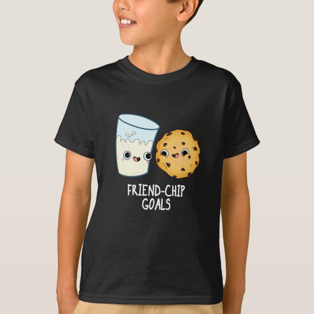 Friend Chip Goals Funny Milk Cookies Pun Dark BG T-Shirt (Vorderseite)
