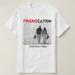 Friendcation ajoutent le T-shirt de photo