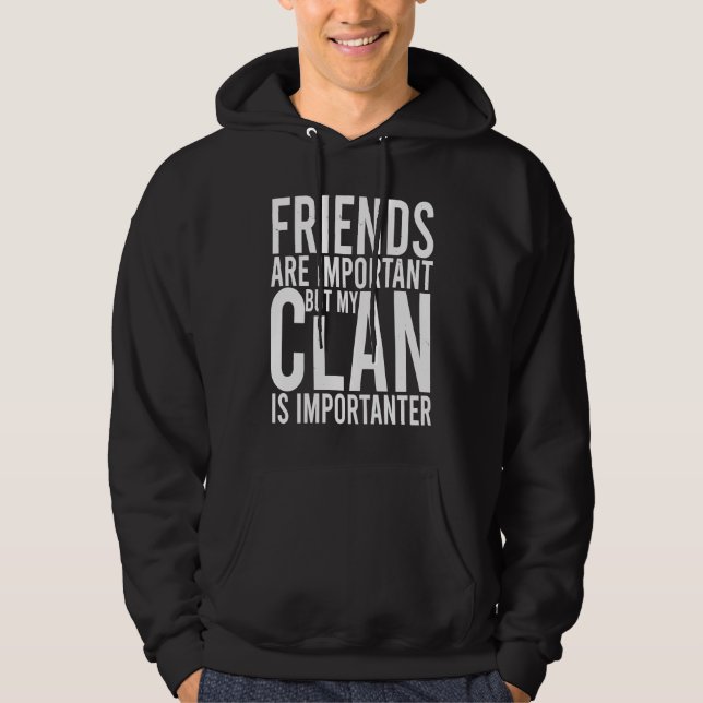 Friends are important but my clan is importanter S Hoodie (Vorderseite)