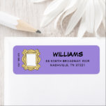 FRIENDS™ | Birthday Peephole<br><div class="desc">Feiern Sie Ihren Geburtstag mit diesem FRIENDS™-Thema-Adressetikett mit dem ikonischen Peephole-Rahmen aus Monicas Wohnung. Personalisieren Sie es,  indem Sie Ihren Namen und Ihre Adresse,  um Ihre Einladungen oder Dankeschön Nostalgie-Touch. Ideal für die Liebhaber der geliebten TV-Show,  fügt dieses Label Ihrem Briefwechsel einen einzigartigen Flair hinzu.</div>