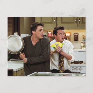 FRIENDS™   Joey & Chandler erschrocken Einladungspostkarte