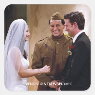 FRIENDS™   Joey heiratet Monica & Chandler Quadratischer Aufkleber