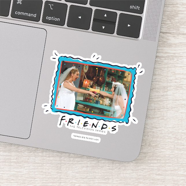 FRIENDS™ | Phoebe und Monica in Hochzeitskleider Aufkleber (Detail)