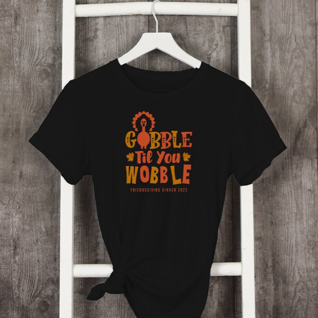 Friendsgiving Dinner Gobble Til You Wobble T-Shirt (Von Creator hochgeladen)