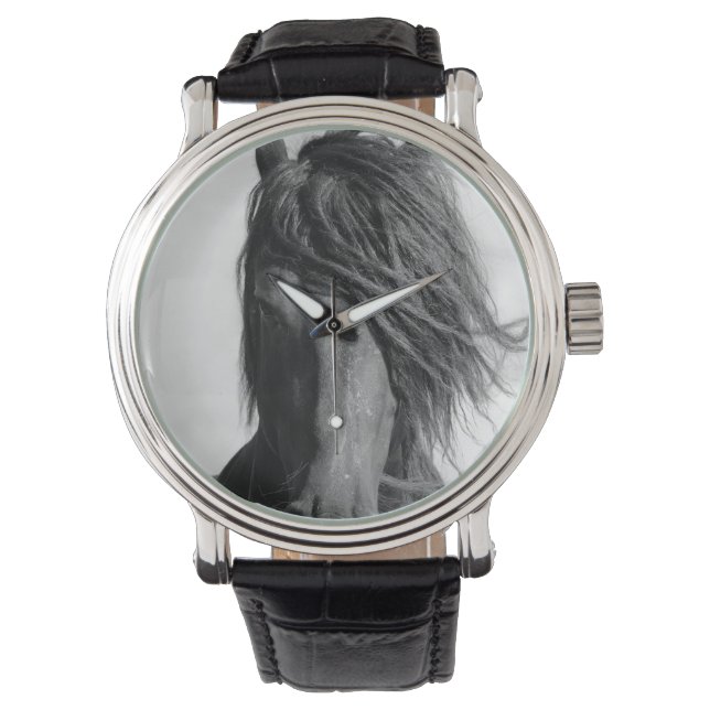 Friesian stallion in the wind. armbanduhr (Vorderseite)