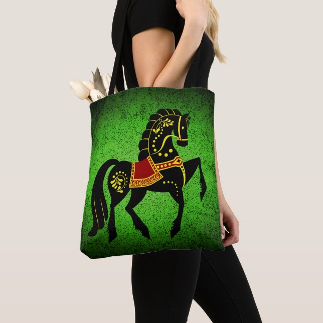 Friesischer schwarzer Hengst/schwarze Schönheit, P Tasche (Von Nahem)