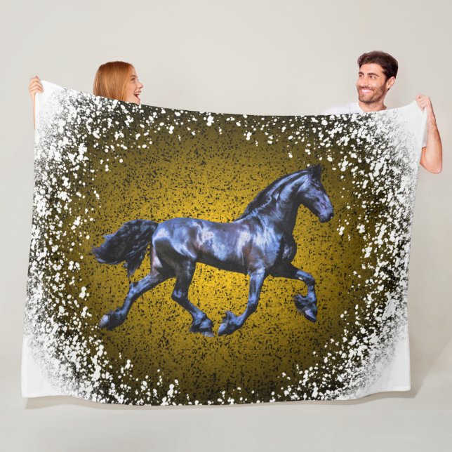Friesisches Pferd, Schwarzer Hengst, Goldschnee Fleecedecke (Beispiel)