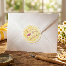 Frisch diplomierte zitronenfarbene Abschlussmütze