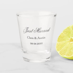 Frisch Vermählt Name des Paares Datum Jahr Hochzei Schnapsglas