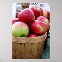 Frischäpfel im Korb auf dem Bauer Markt