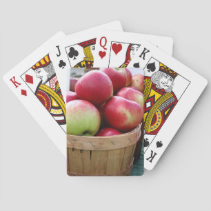 Frischäpfel im Korb auf dem Bauer Markt Spielkarten