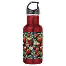Frische gepflückte Erdbeeren und weiße Blüten