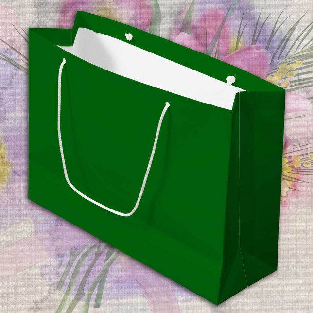 Frische grüne Kiefernbäume, solialistisch Große Geschenktüte (Von Creator hochgeladen)