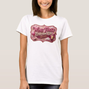 Frische rosa WINE FIRST EVERYTHING ELSE SECOND T-Shirt