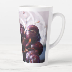 Frische rote Kirschen Fotografie Milchtasse