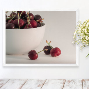 Frische rote Kirschen Schale in gedämpften Tönen F Poster