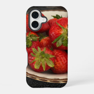 Frische rote saftige Erdbeeren iPhone 16 Hülle