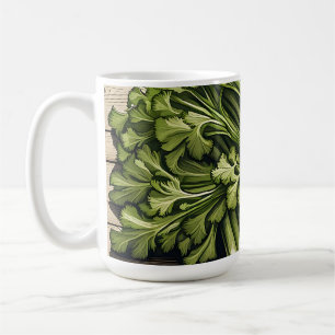 Frische Sellerie-Stange auf Holz Kaffeetasse