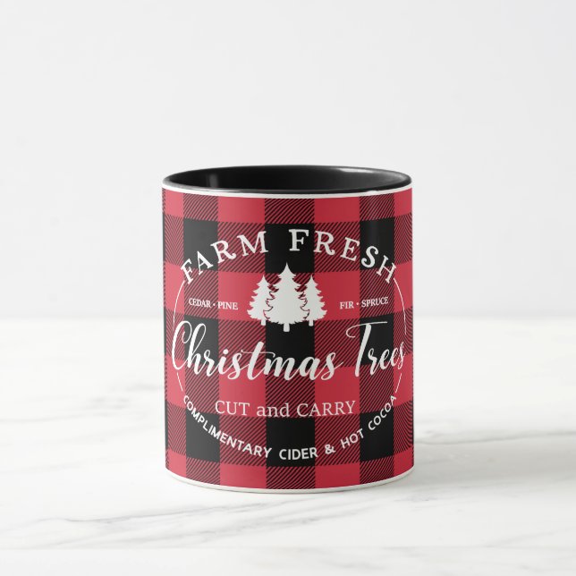Frische Weihnachtsbäume Roter Buffalo Karo Tasse (Zentrum)