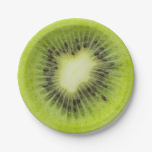 Frisches Kiwi. Runde Scheibe abgeschieden Pappteller