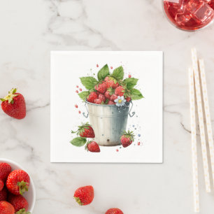 Frischgepflückte Erdbeeren in einem Eimer Serviette