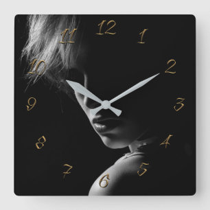 Friseur-Schönheitssalon mit quadratischer Wand Quadratische Wanduhr