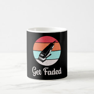 Friseur-Stylist Barber Friseur erhält verblasstes  Kaffeetasse