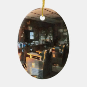 Friseursalon mit Sonnenlicht, das durch das Fenste Keramik Ornament