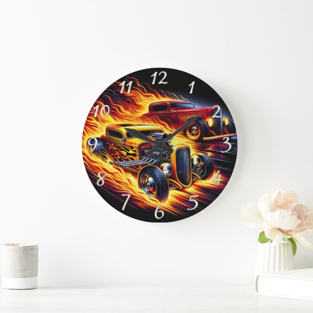 Frisierte Autos, die durch eine feuchte Nachtlands Große Wanduhr (Zuhause)