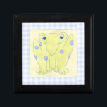 Frog Trio über Gingham Cloth Geschenkbox<br><div class="desc">Ein glückliches Trio von Fröschen sind die Themen dieser Gingham Tuch Arbeit von Megan Meagher. Pass auf, Insekten, diese Frösche sind auf der Jagd. Bestellen Sie noch heute Ihr Exemplar dieses phantastischen Stücks!</div>