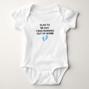 Froh, draußen zu sein. Mir ging der Mutterleib aus Baby Strampler